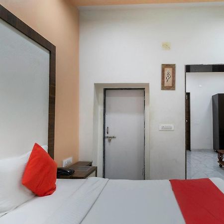 Oyo 13535 Aakash Ξενοδοχείο Αχμπανταμπάντ Εξωτερικό φωτογραφία